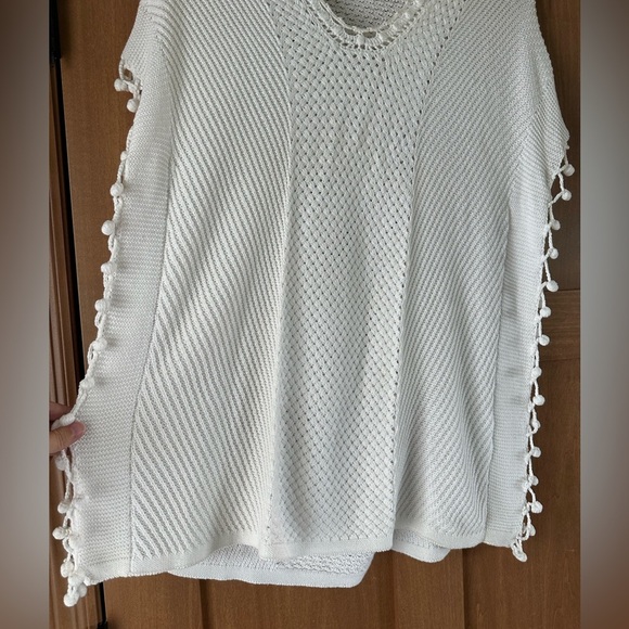 Lilly Pulitzer White Keating Knit Fringe PomPom Sweater Poncho Women’s size XS​ - Picture 3 of 12